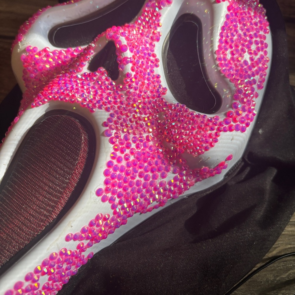 Pink Sequin Scream Mask - Picture 2 of 4